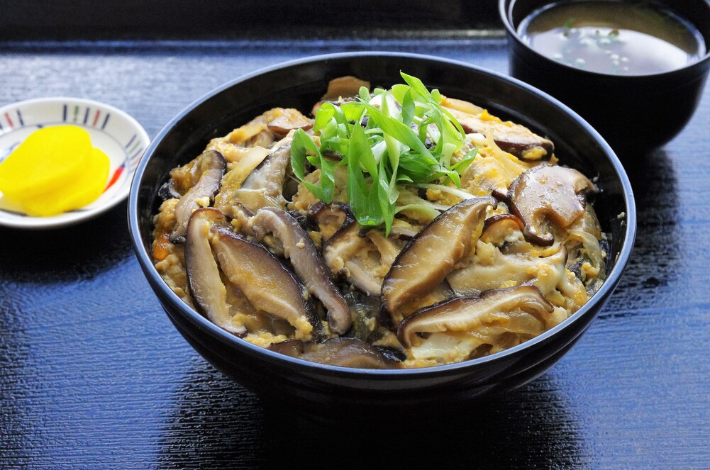 予想の斜め上をいく美味しさ！名物しいたけ丼